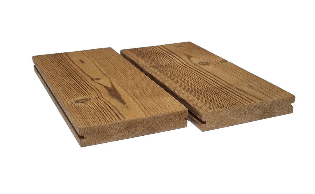 Two ThermaWood® Terasová doska SHP 26x140 mm s bočnými úchytmi, kartáčované od Oy Lunawood Ltd so zreteľnou kresbou dreva na bielom pozadí-ideálne pre vašu drevenú alebo thermowood terasu.